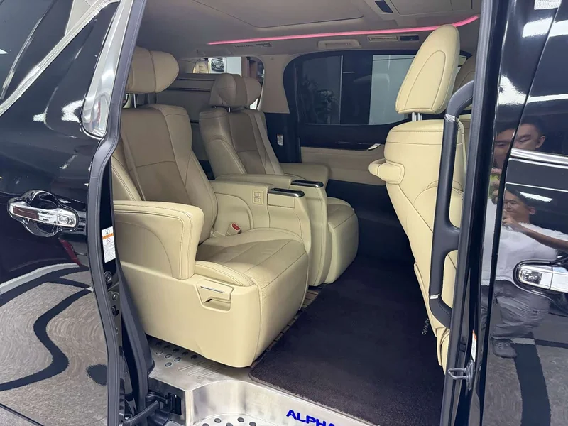 Toyota Alphard — фото 21