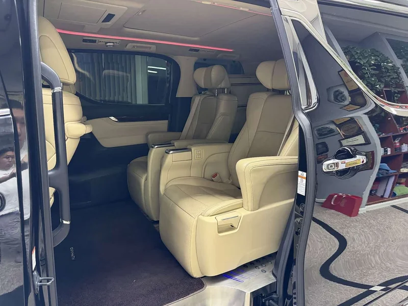Toyota Alphard — фото 23