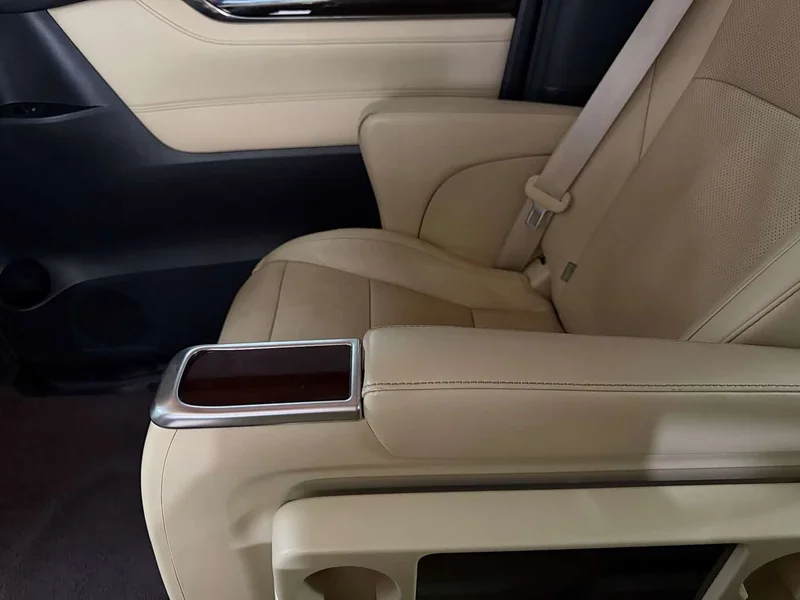 Toyota Alphard — фото 25