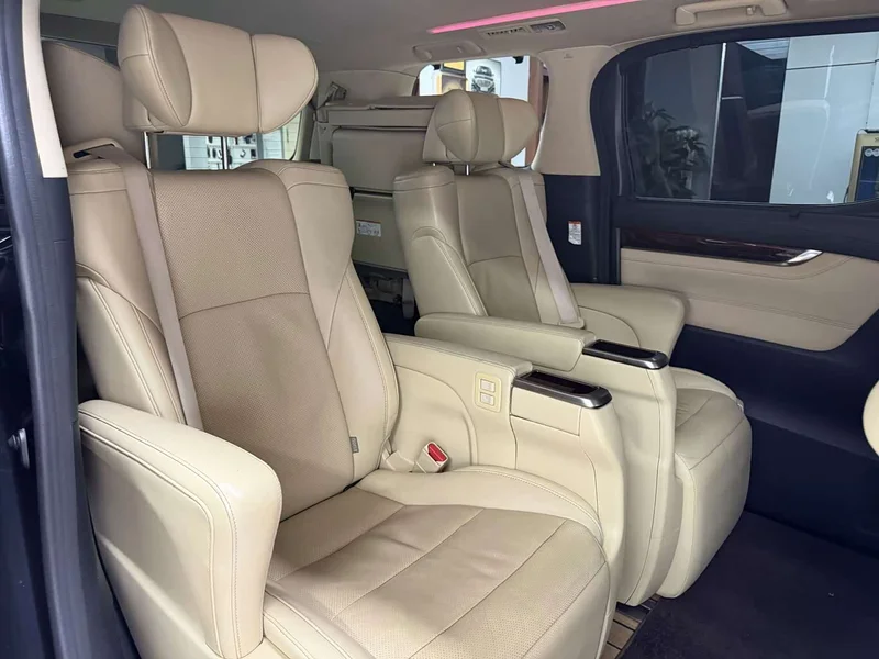 Toyota Alphard — фото 27