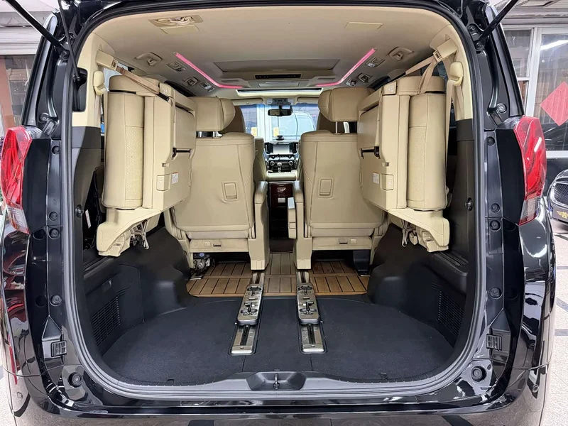Toyota Alphard — фото 28