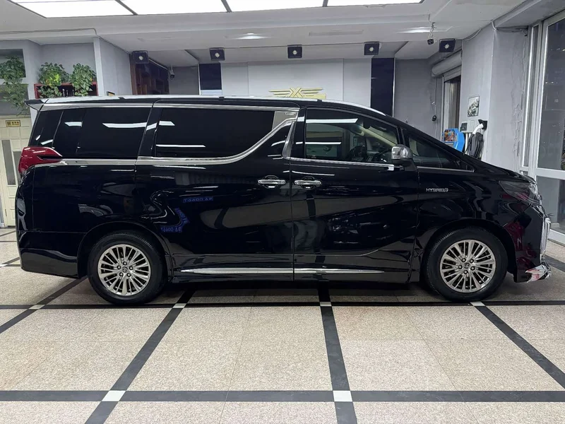 Toyota Alphard — фото 4