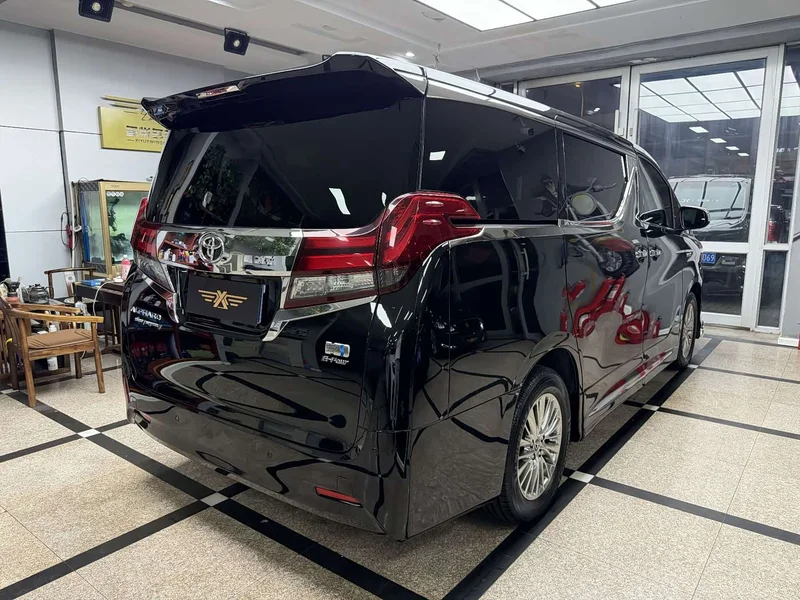 Toyota Alphard — фото 5