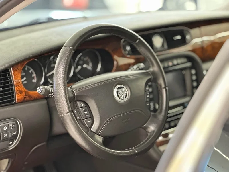 Jaguar XJ — фото 12
