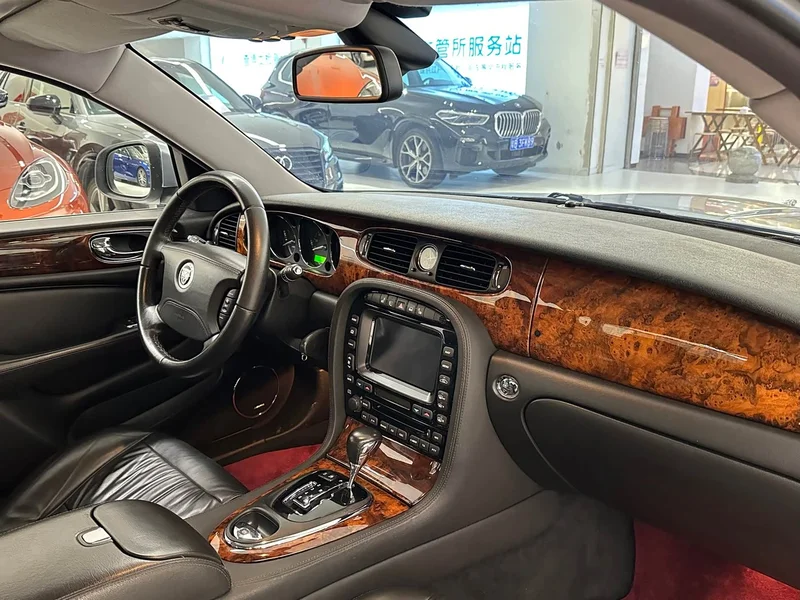Jaguar XJ — фото 14