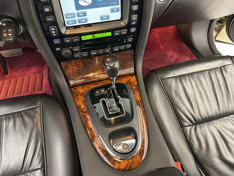 Jaguar XJ — фото 21