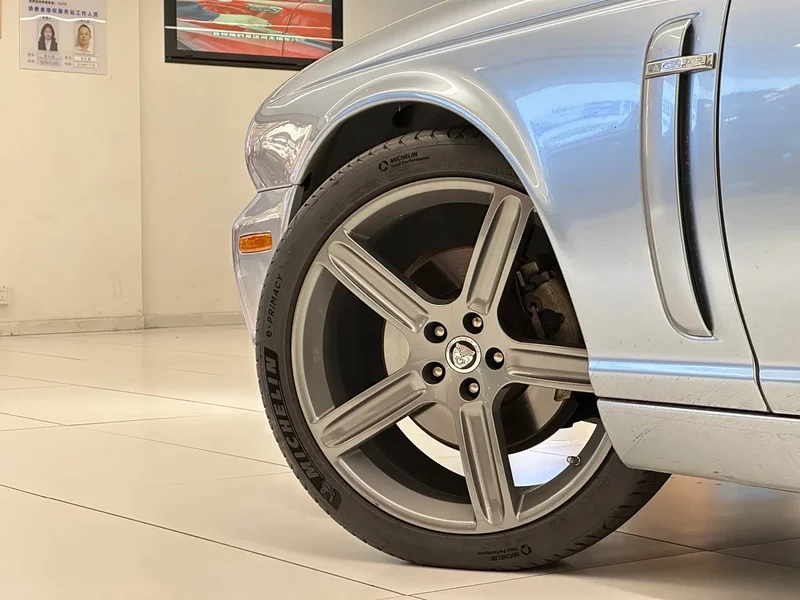 Jaguar XJ — фото 23