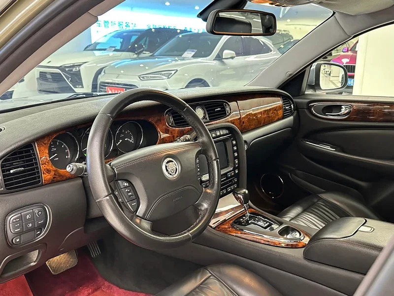 Jaguar XJ — фото 10