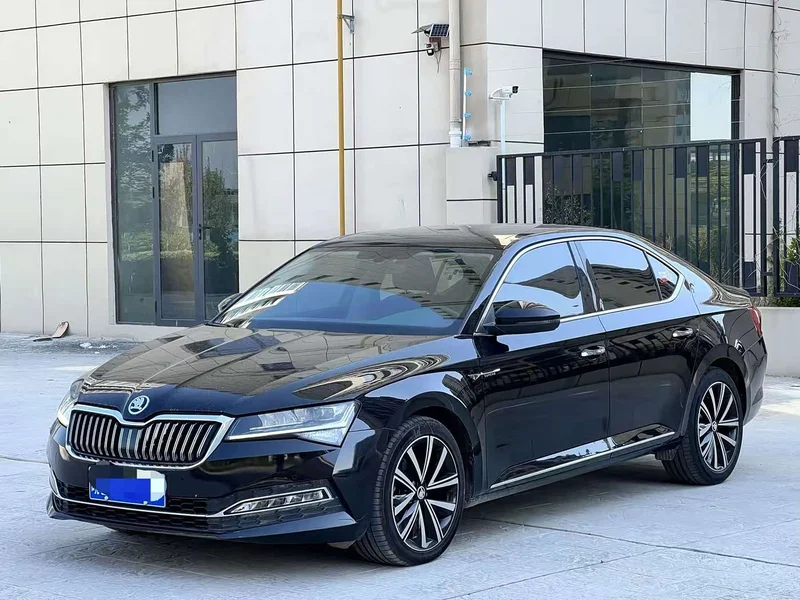 Skoda Superb — фото 1