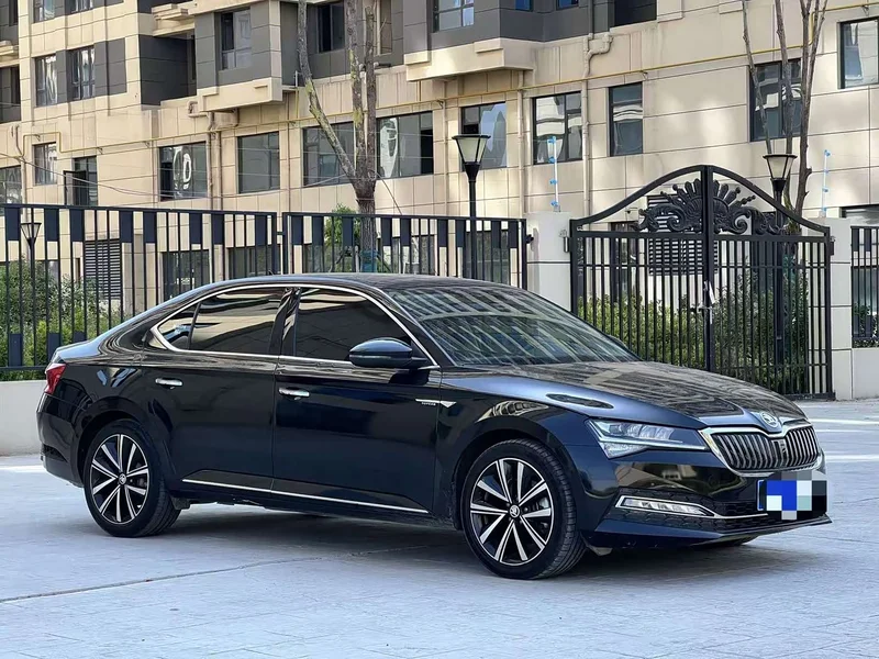 Skoda Superb — фото 2