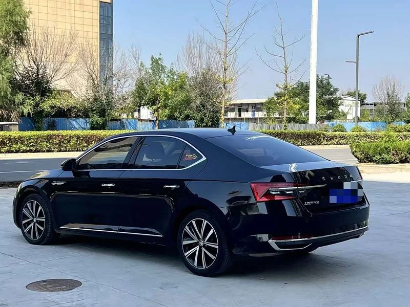Skoda Superb — фото 7