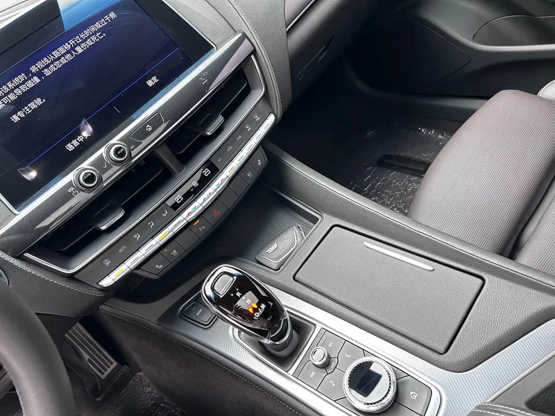 Cadillac CT5 — фото 12