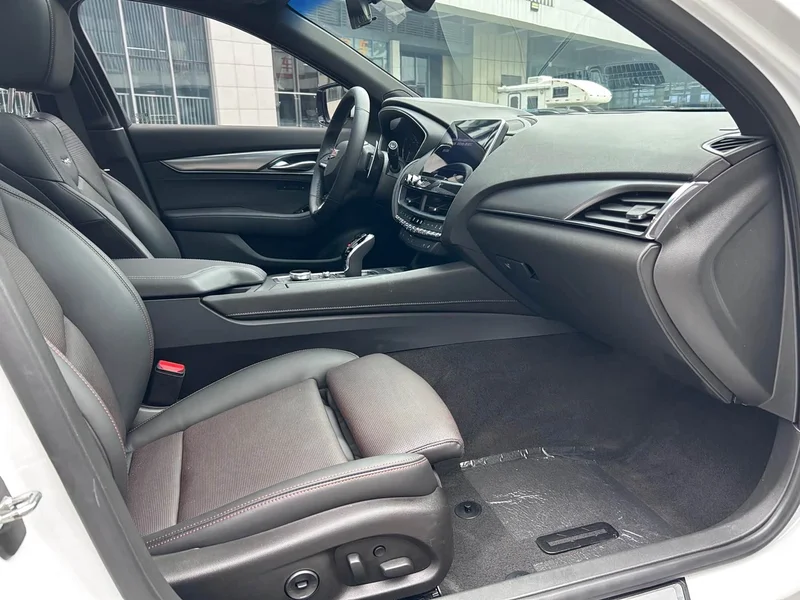 Cadillac CT5 — фото 13