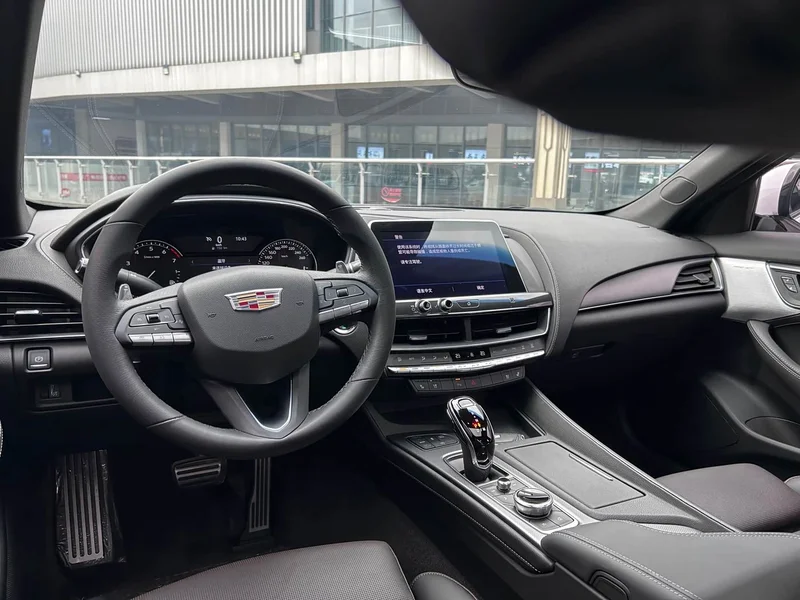 Cadillac CT5 — фото 16