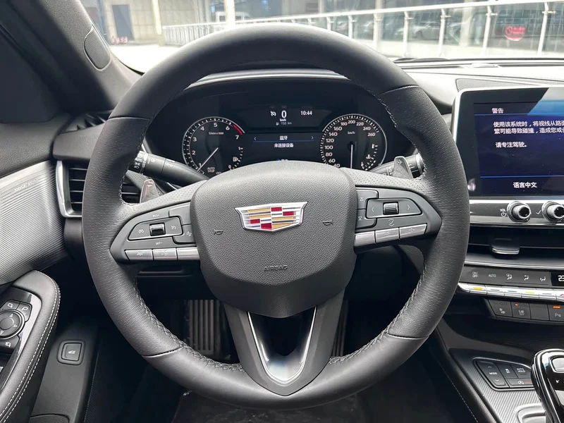 Cadillac CT5 — фото 17