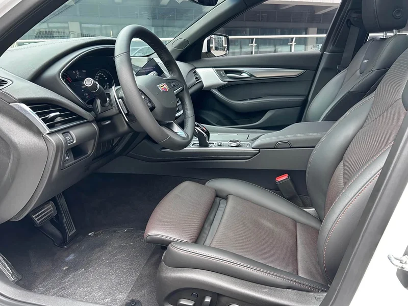 Cadillac CT5 — фото 9