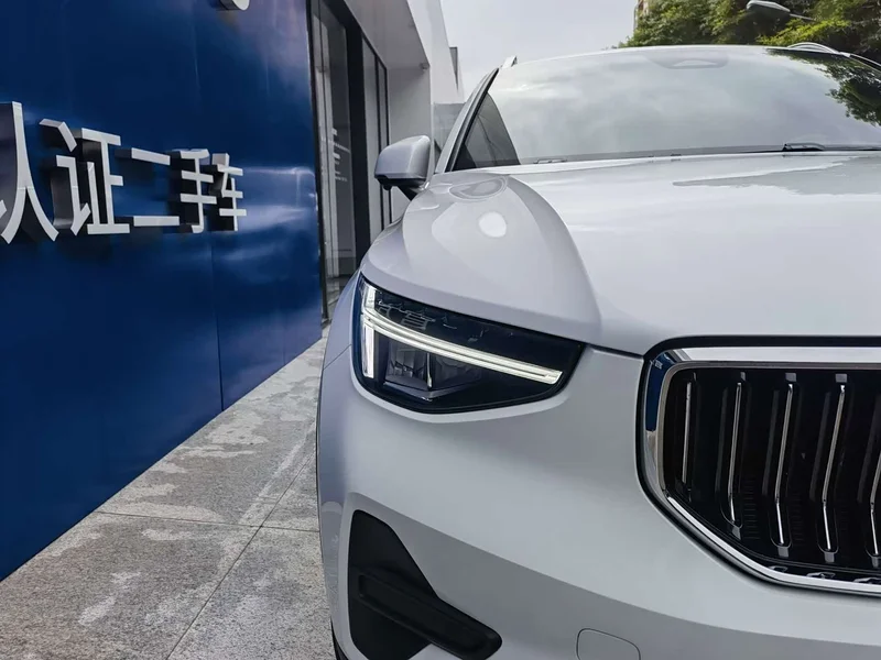 Volvo XC40 — фото 3