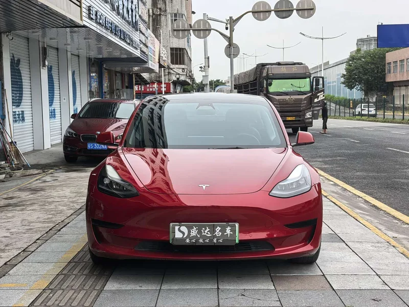 Tesla Model 3 — фото 2