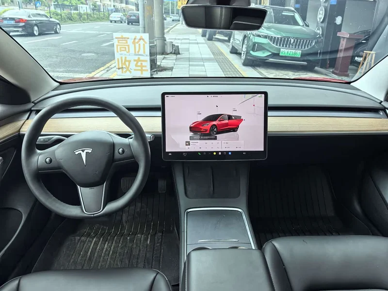 Tesla Model 3 — фото 9