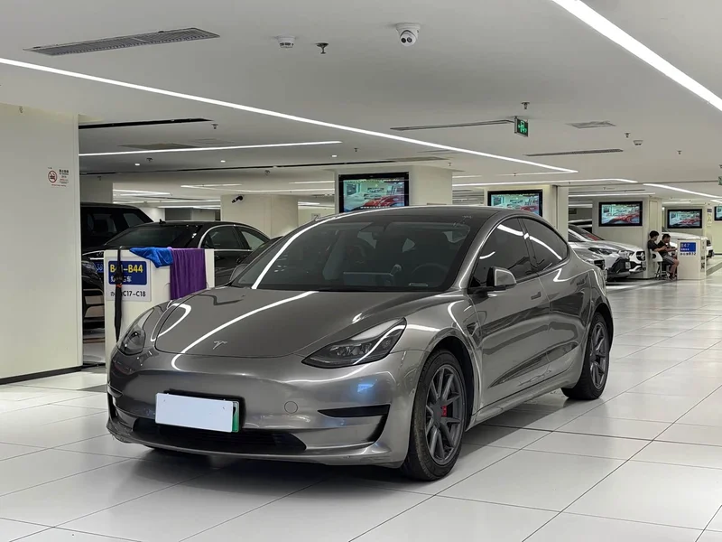 Tesla Model 3 — фото 1