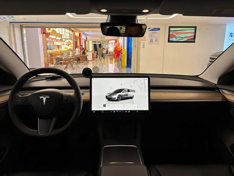 Tesla Model 3 — фото 13