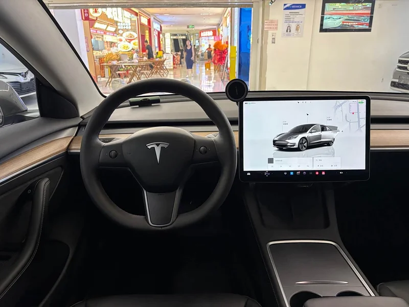 Tesla Model 3 — фото 14