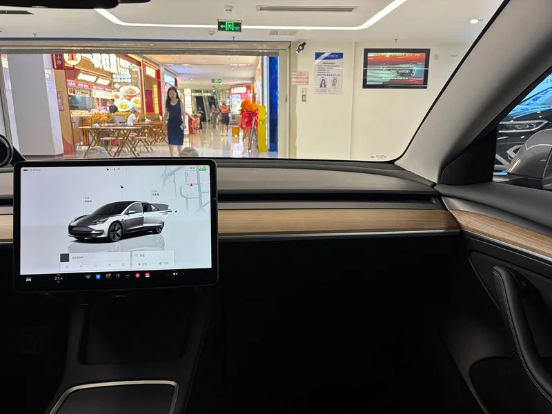 Tesla Model 3 — фото 15