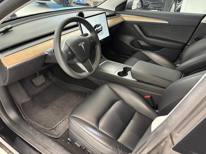 Tesla Model 3 — фото 8