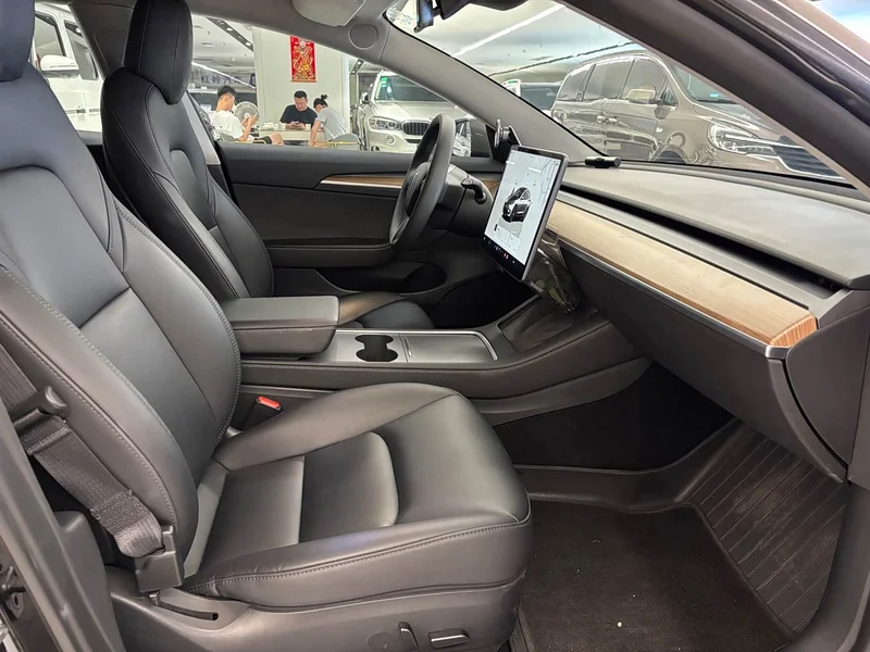 Tesla Model 3 — фото 10
