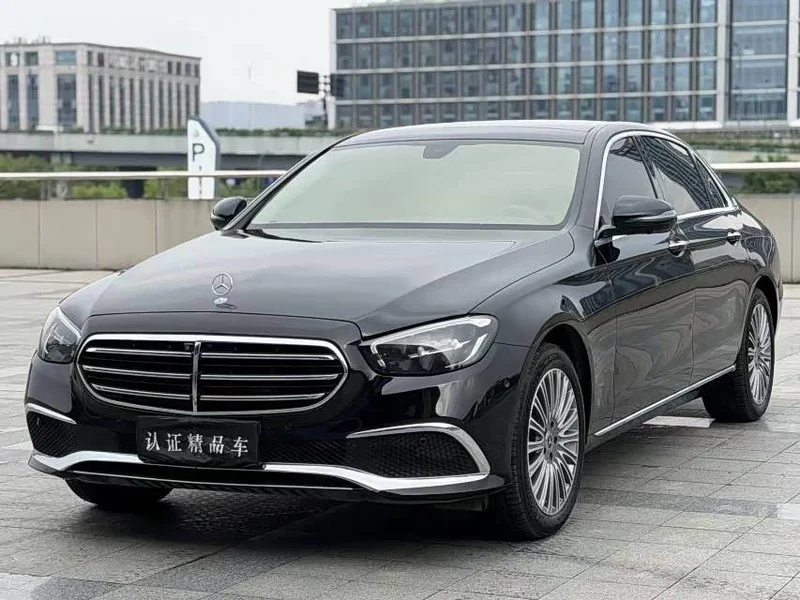 Mercedes-Benz E-Class — фото 1