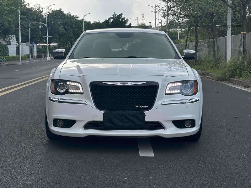 Chrysler 300C (Imported) — фото 15