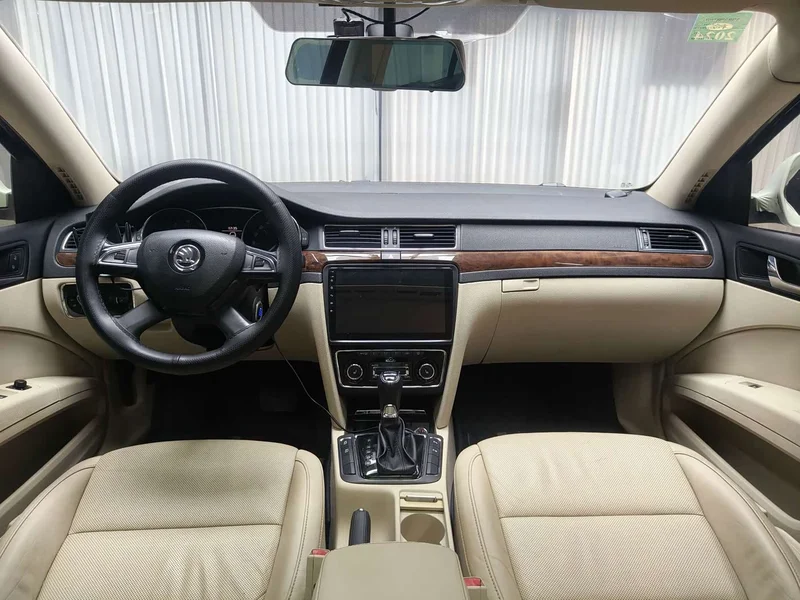 Skoda Superb — фото 13