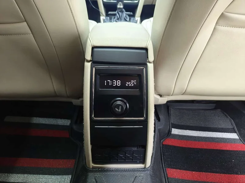 Skoda Superb — фото 17