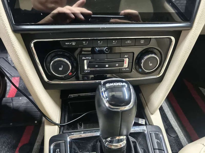 Skoda Superb — фото 23