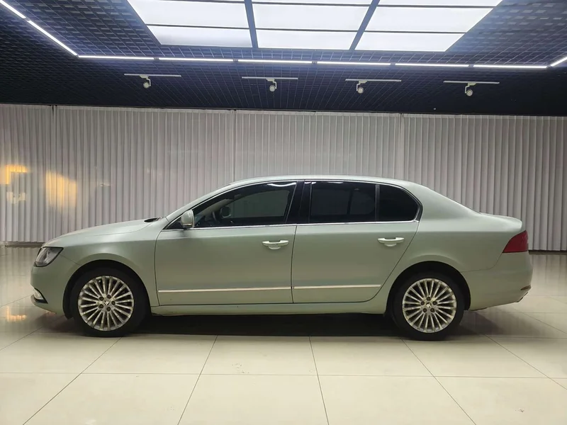 Skoda Superb — фото 8