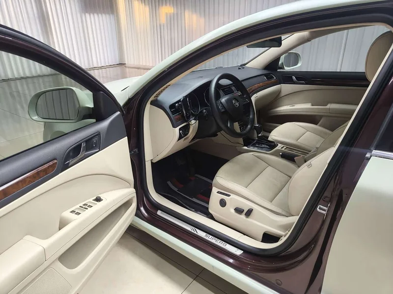 Skoda Superb — фото 9