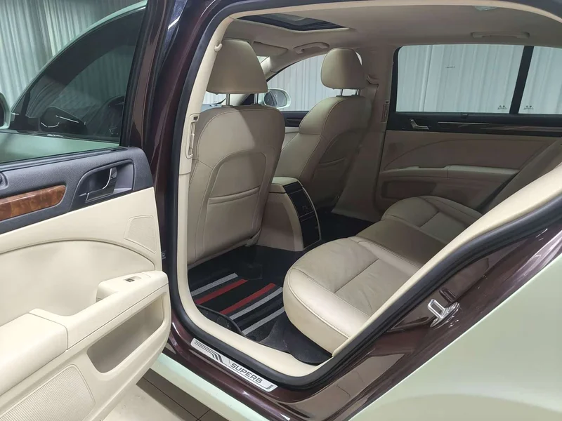 Skoda Superb — фото 10