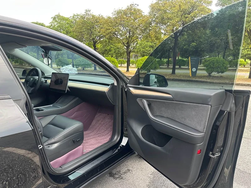 Tesla Model Y — фото 12