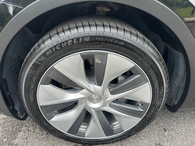 Tesla Model Y — фото 20