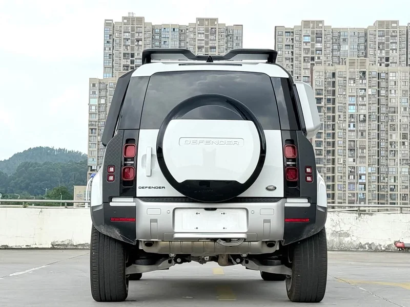 Land Rover Defender — фото 11