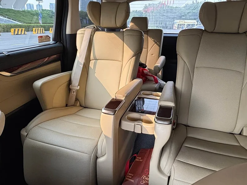 Toyota Alphard — фото 11