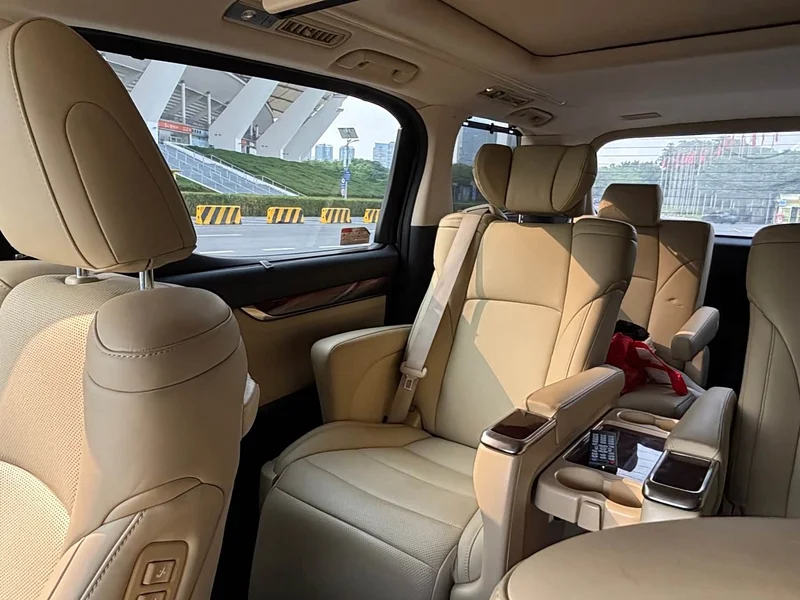 Toyota Alphard — фото 12