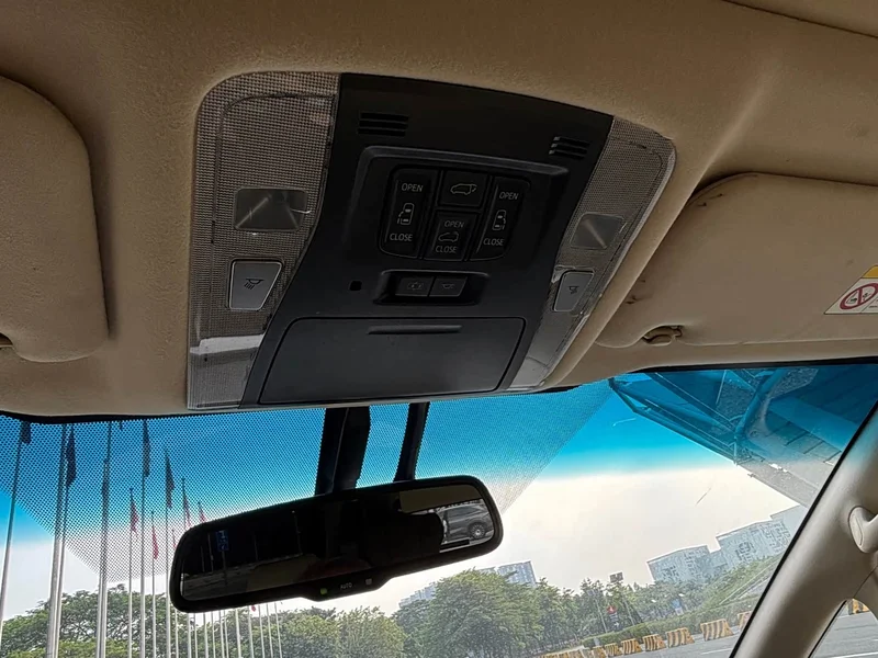 Toyota Alphard — фото 13