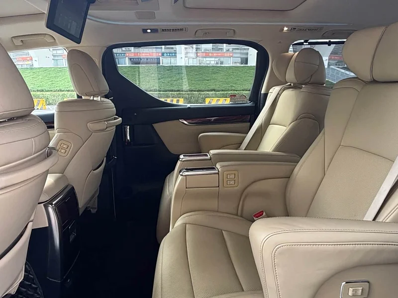 Toyota Alphard — фото 14