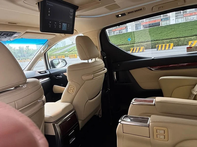 Toyota Alphard — фото 15