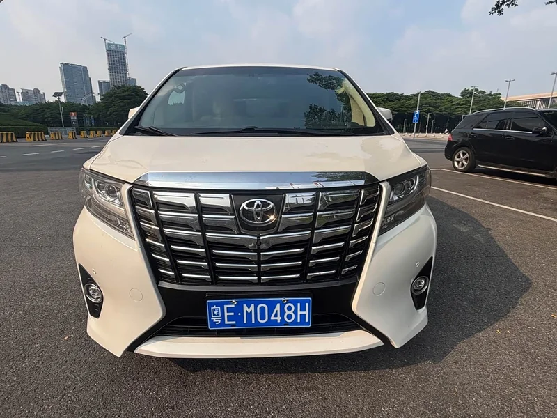 Toyota Alphard — фото 2