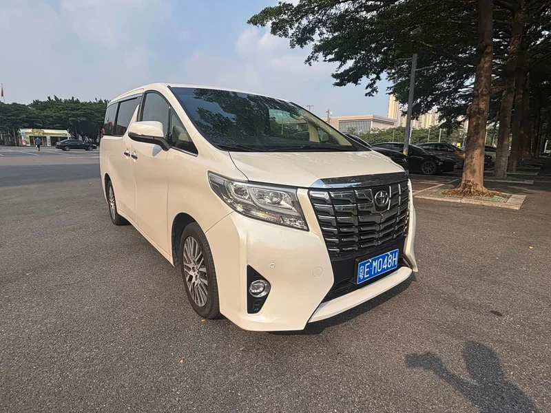 Toyota Alphard — фото 3