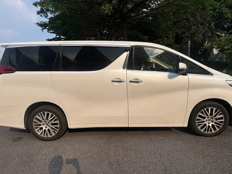 Toyota Alphard — фото 4