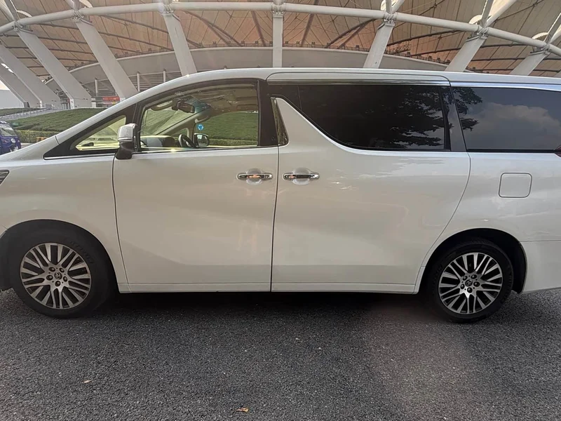 Toyota Alphard — фото 5