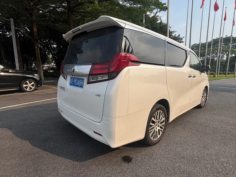Toyota Alphard — фото 6
